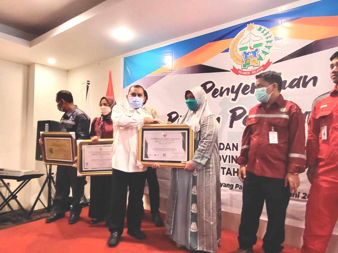 Ketua STIK Makassar Terima 2 Penghargaan dari Pemprov Sulsel