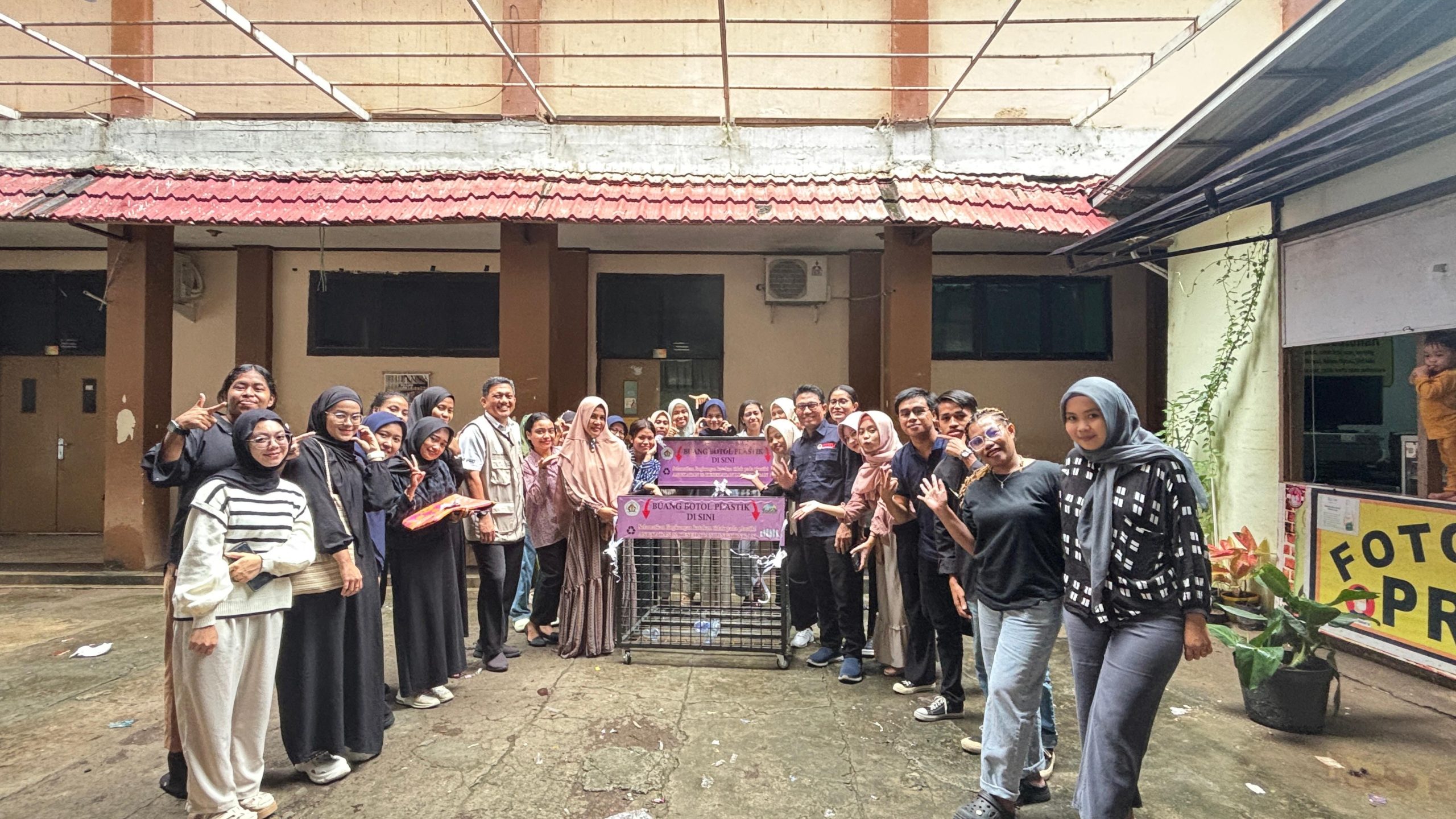SELAMATKAN LINGKUNGAN, KATAKAN TIDAK PADA PLASTIK