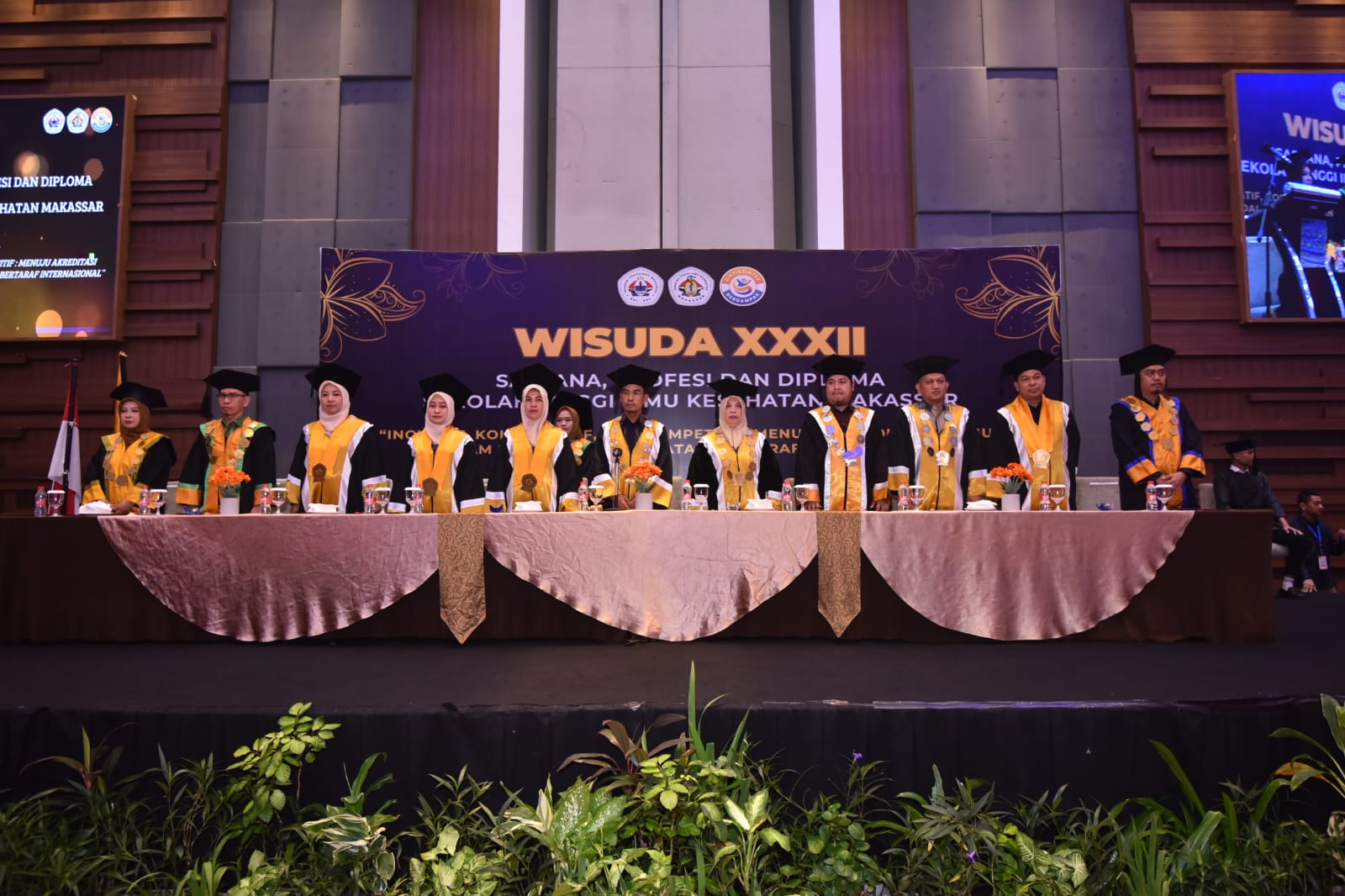 STIK MAKASSAR WISUDA 358 LULUSAN, TEGASKAN KOMITMEN MENUJU AKREDITASI UNGGUL BERTARAF INTERNASIONAL