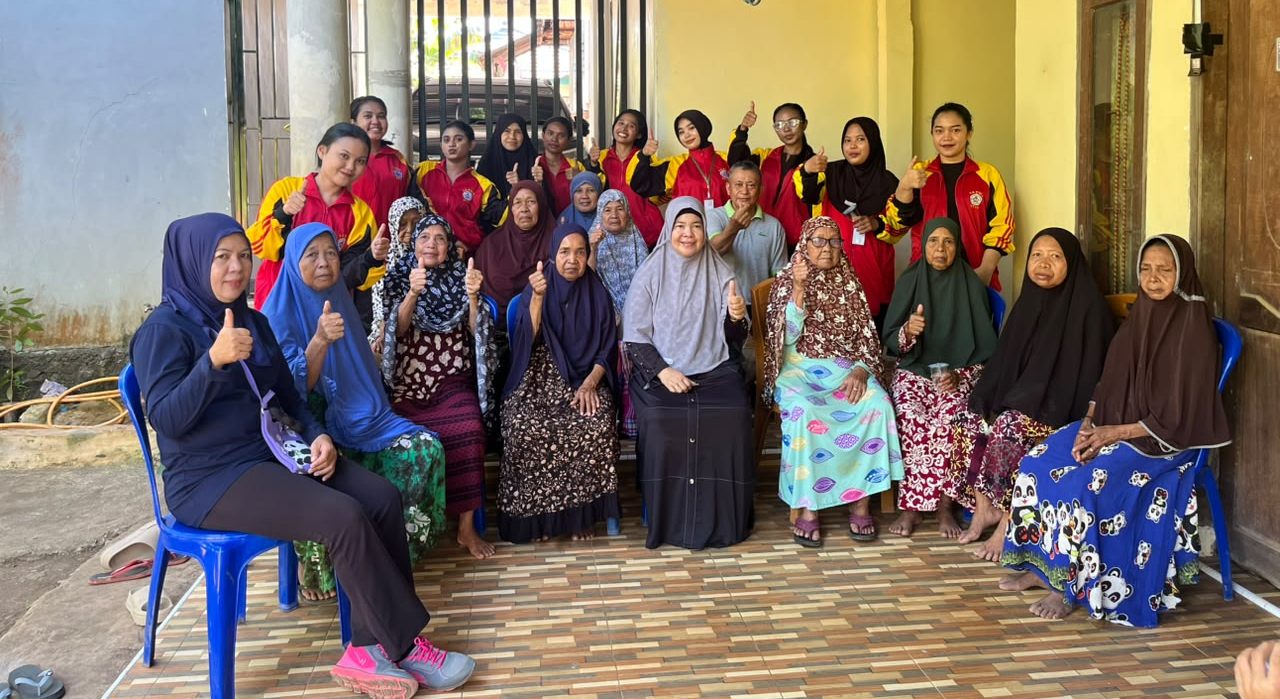 Mahasiswa Profesi Ners STIK Makassar Gelar Senam Lansia Prolanis dan Pemeriksaan Kesehatan Gratis di Desa Je’nemadinging